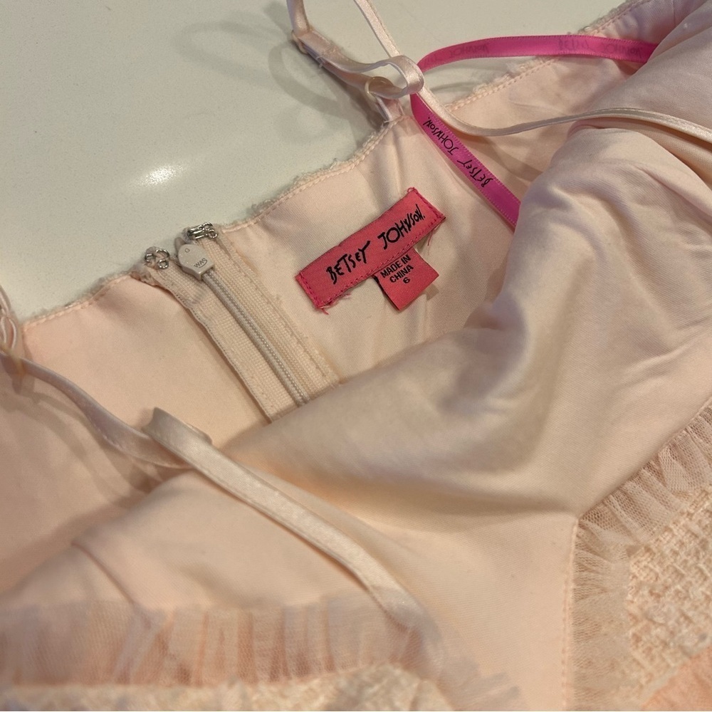 Betsey Johnson Pale Pink Princess Dress, size 6
Tulle, Midi, Formal - Picture 6 of 8
